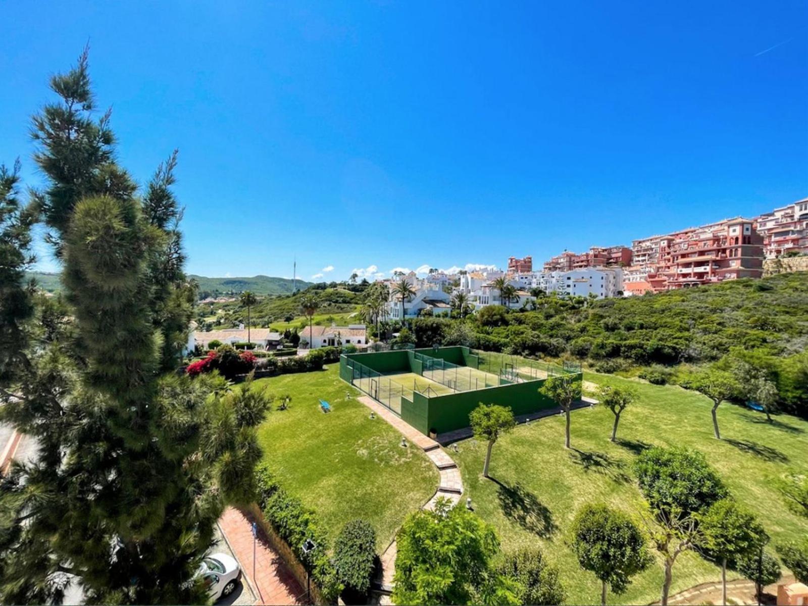 Duquesa Suites Golf And Garden Castillo de Sabinillas Buitenkant foto